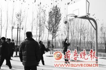 ��һ��ӛ�ͷ��������(d��ng)���Ć���